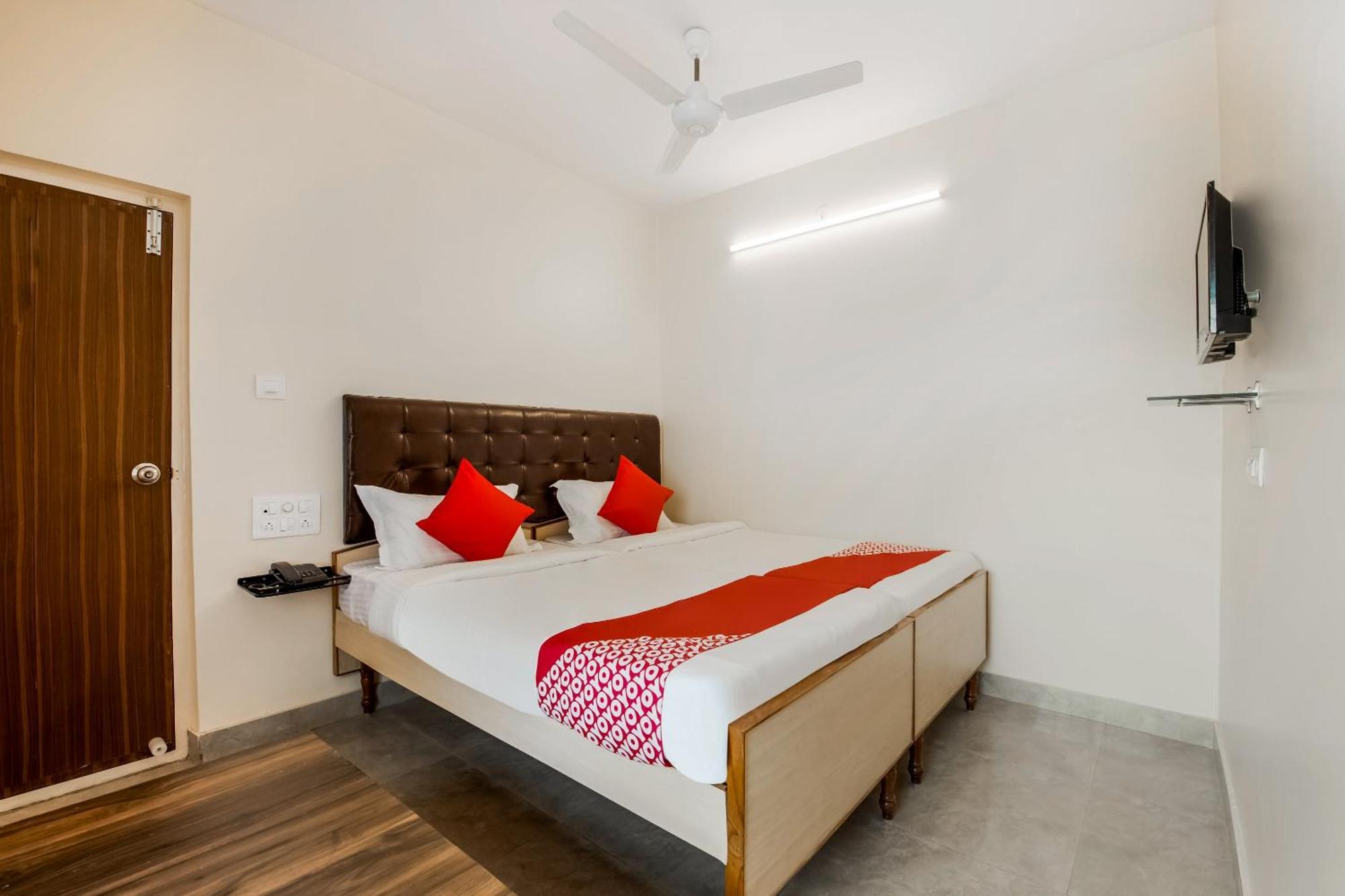 Super Oyo G P Residency Hotell Kākināda Eksteriør bilde